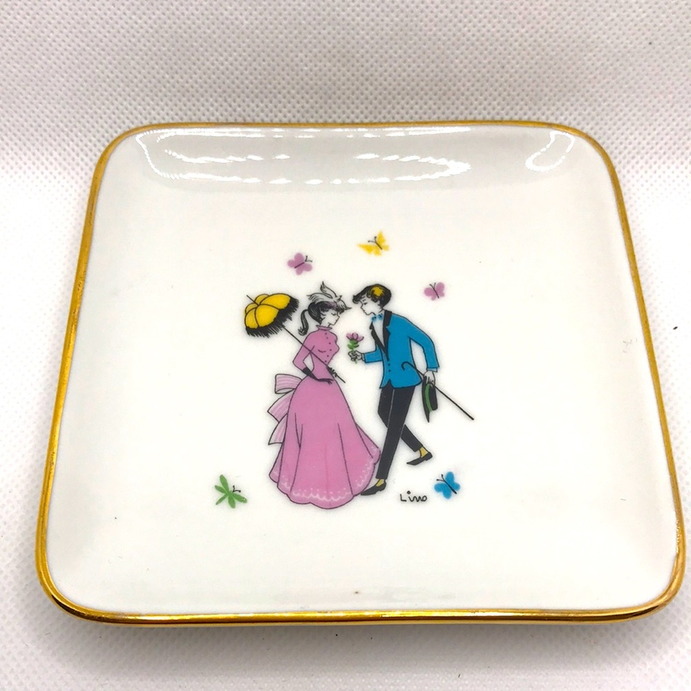 Vintage RARE 🇮🇹 Romantic Victorian Lovers Jewelry/ Trinket Dish with gold trim